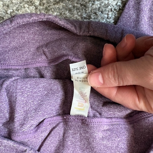 LulaRoe leggings 
one size 
never worn - Picture 3 of 3